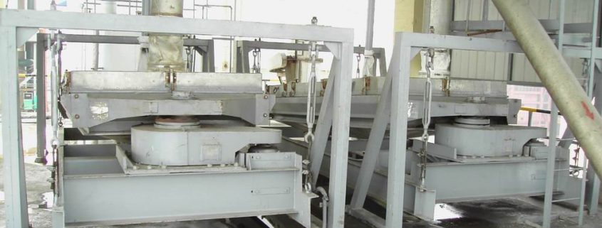 gyratory screen for urea